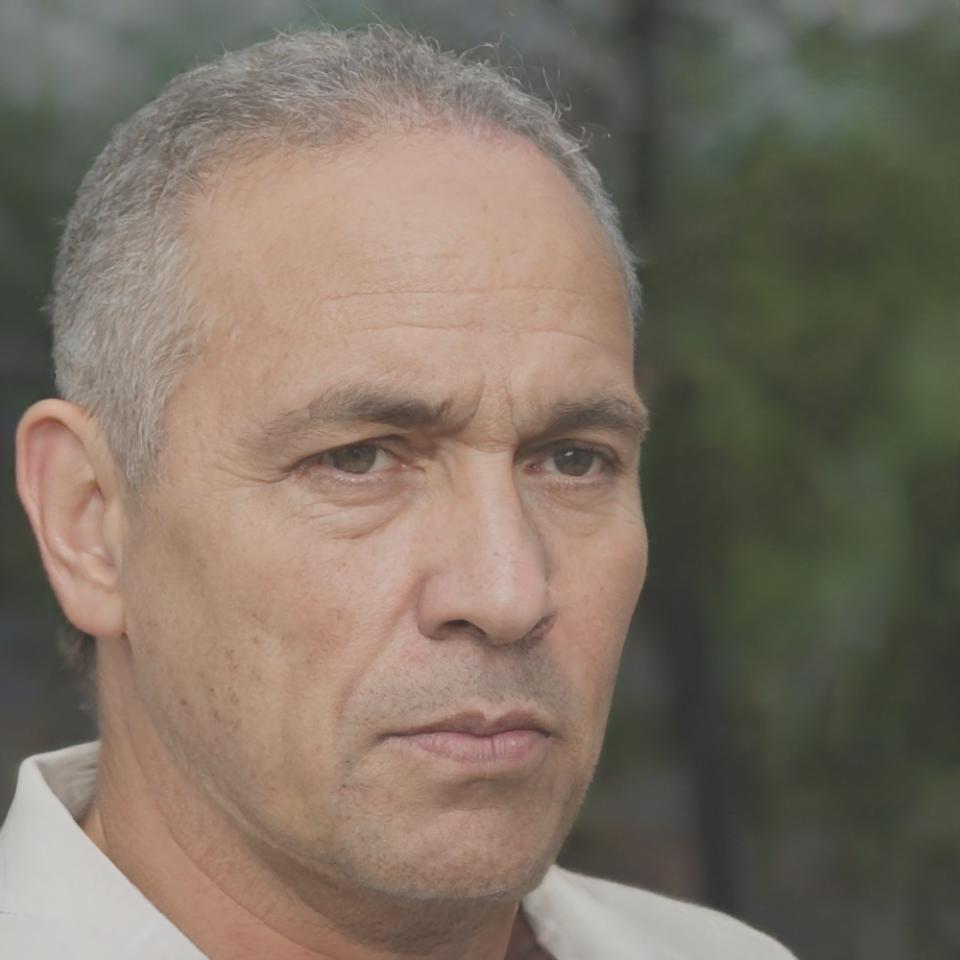 Trainer Radu Comănescu prezentând concepte financiare