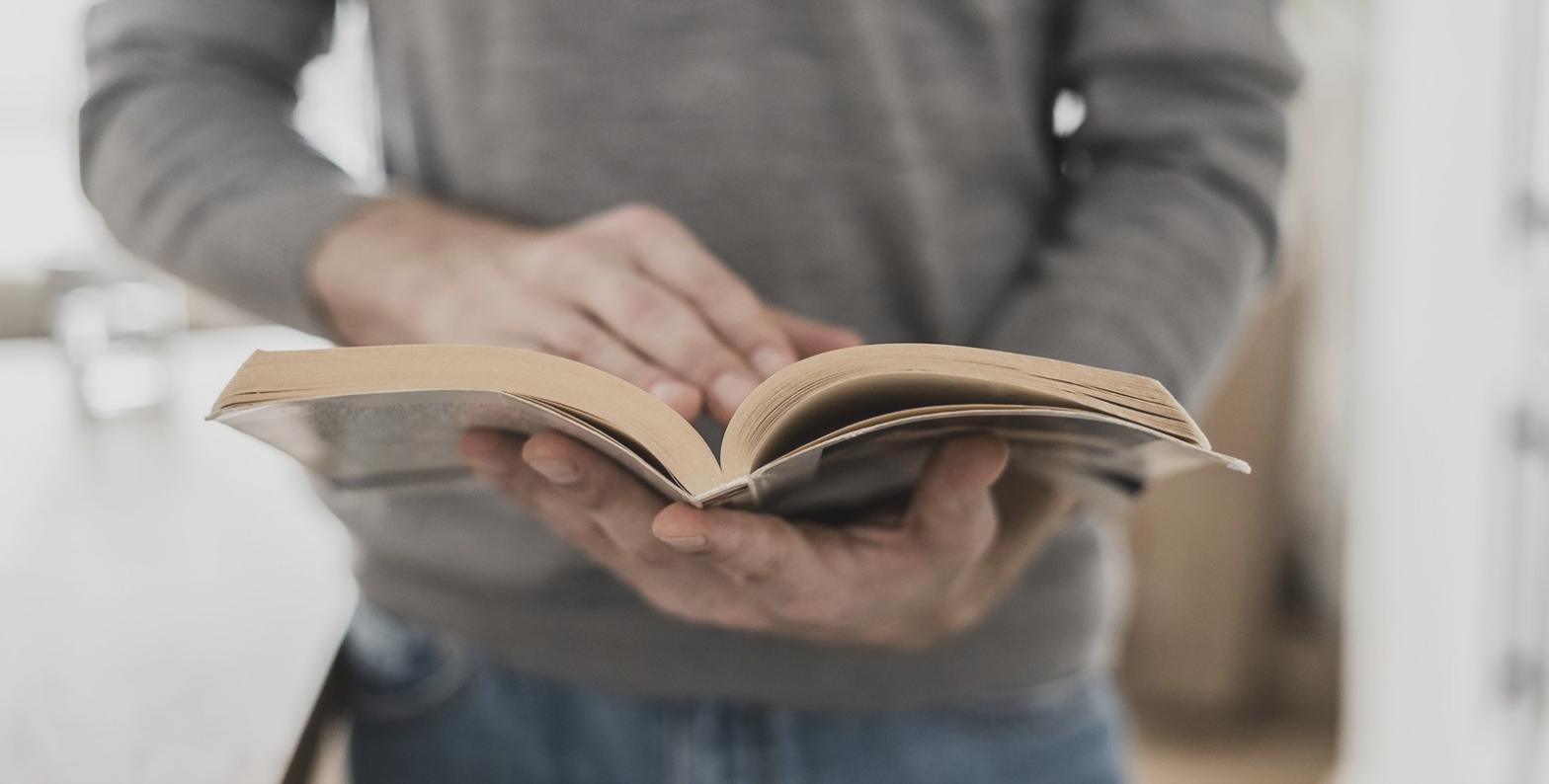 Analiză detaliată a documentelor financiare pe masă de lucru